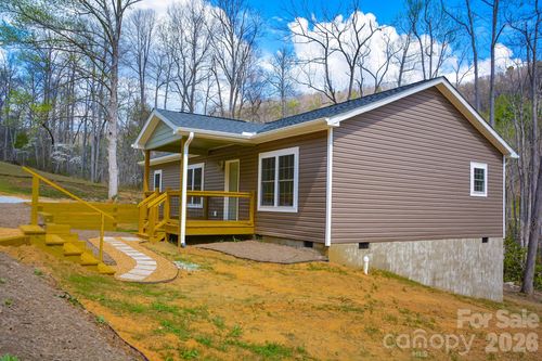 784 Bearwallow Mountain Rd, Hendersonville, NC, 28792-1062 | Card Image