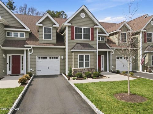 204 Braeburn Path, Matamoras, PA, 18336-2520 | Card Image