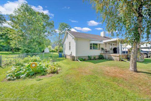 6130 2nd St, Mayville, MI, 48744-5136 | Card Image