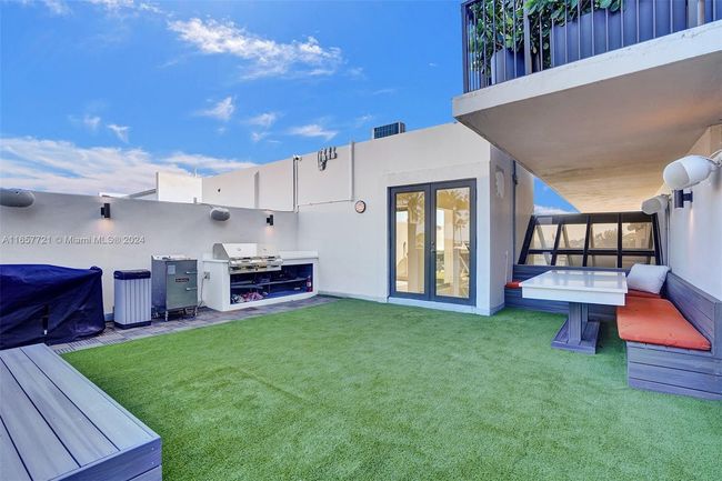 APT-101 - 1000 Venetian Way, Townhouse with 4 bedrooms, 4 bathrooms and null parking in Miami Beach FL | Image 18
