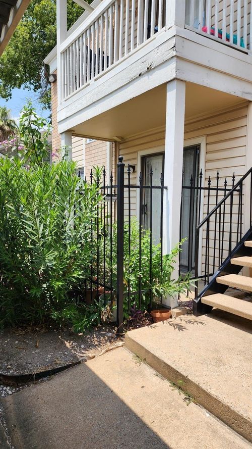 apt-101-2750 Holly Hall St, Houston, TX, 77054-4147 | Card Image