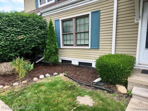 21252 E Glen Haven Cir, Northville, MI, 48167-2468 | Card Image
