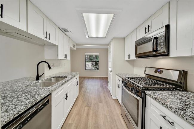 24 W Willowwood Ct, Townhouse with 3 bedrooms, 2 bathrooms and 2 parking in Spring TX | Image 6