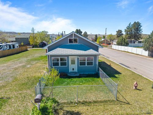 838 Wood St, Newcastle, WY, 82701-2050 | Card Image