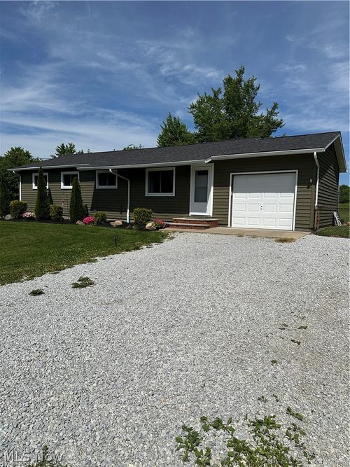 7825 Lester Dr, Painesville, OH, 44077-8847 | Card Image