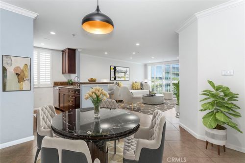 102-7320 Hawthorn Ave, LOS ANGELES, CA, 90028-6107 | Card Image
