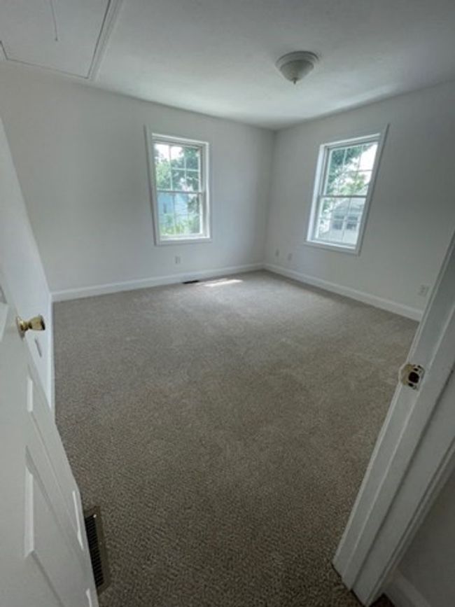 65 Smith St, House other with 3 bedrooms, 3 bathrooms and 2 parking in Lowell MA | Image 9
