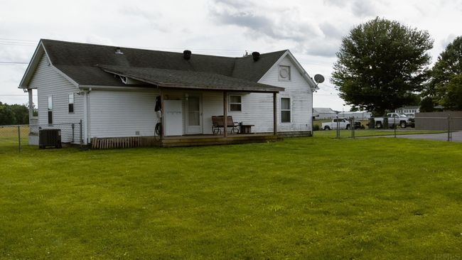 883 Parks Implement, House other with 3 bedrooms, 2 bathrooms and null parking in Mitchell IN | Image 15