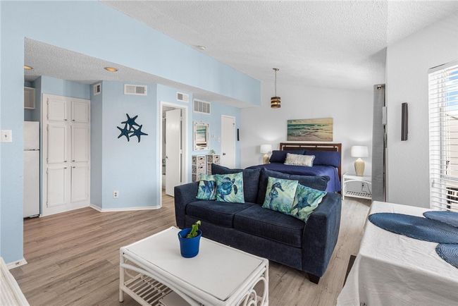 High ceilings, plenty of windows for light and airy feeling. | Image 9
