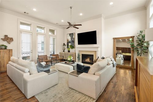 a-5229 Petty St, Houston, TX, 77007-1346 | Card Image