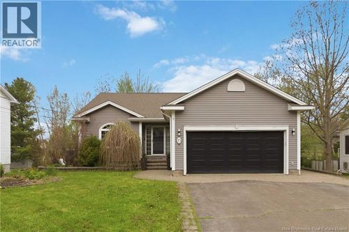 15 Glenforest Dr, Riverview, NB, E1B4X3 | Card Image