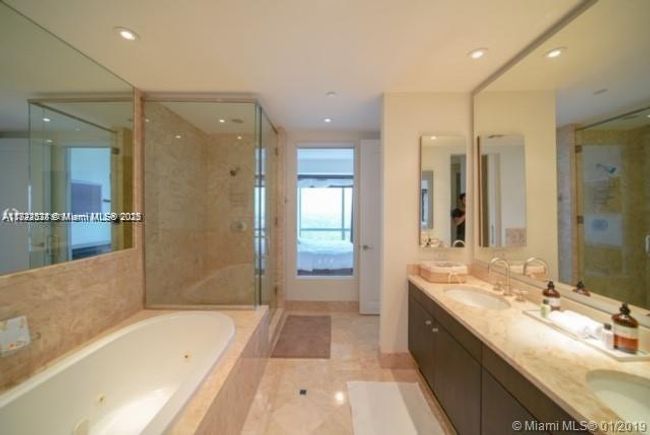 APT-48C - 1425 Brickell Ave, Condo with 2 bedrooms, 3 bathrooms and null parking in Miami FL | Image 19