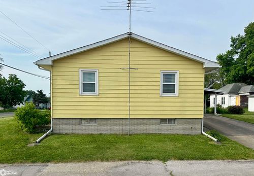 811 N 7th St, Chariton, IA, 50049-1331 | Card Image