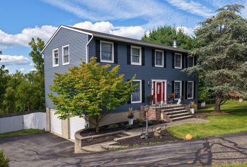 2 Dawn Ct, Chester, NY, 10918-2519 | Card Image