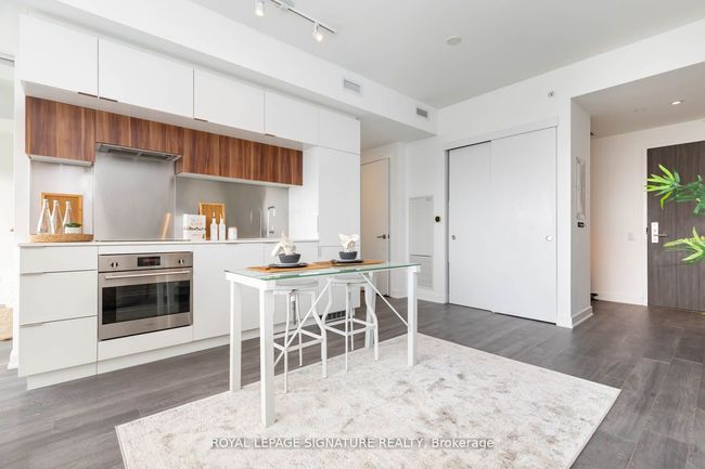 2805 - 185 Roehampton Ave, Condo with 2 bedrooms, 1 bathrooms and null parking in Toronto ON | Image 5