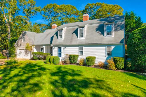 28 Pine Tree Ln, Vineyard Haven, MA, 02568-5341 | Card Image