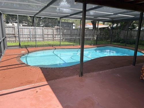 61 Truxton Dr, Miami Springs, FL, 33166-5035 | Card Image