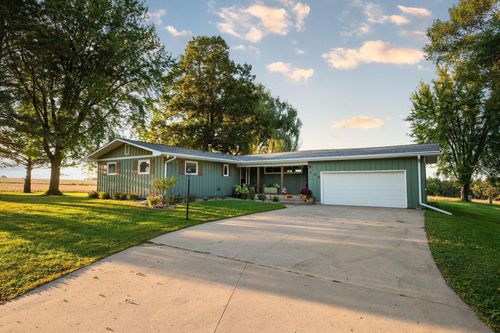 936 Des Moines Dr, Windom, MN, 56101-1662 | Card Image