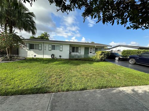 8530 Nw 177th St, Hialeah, FL, 33015-3530 | Card Image