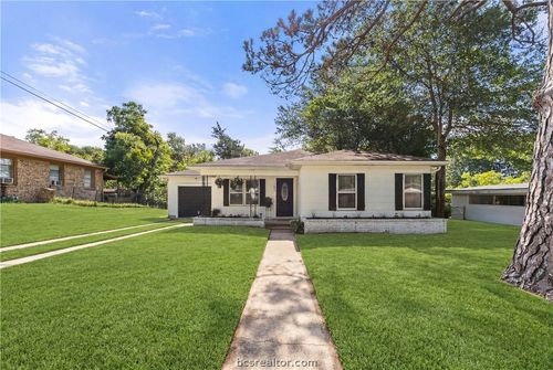 205 Hampshire Dr, Brenham, TX, 77833-3432 | Card Image