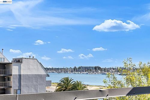 312-7 Embarcadero W, Oakland, CA, 94607-4502 | Card Image