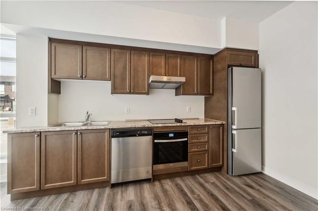 208 - 600 N Service Rd, House attached with 2 bedrooms, 1 bathrooms and 1 parking in Stoney Creek ON | Image 8