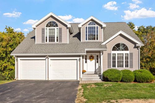 10 Sutherland Way, Nashua, NH, 03062-2827 | Card Image