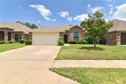 8217 Edgepoint Trl, Hurst, TX, 76053-7439 | Card Image