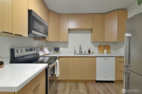 229-6236 137th Pl Ne, Redmond, WA, 98052-9710 | Card Image