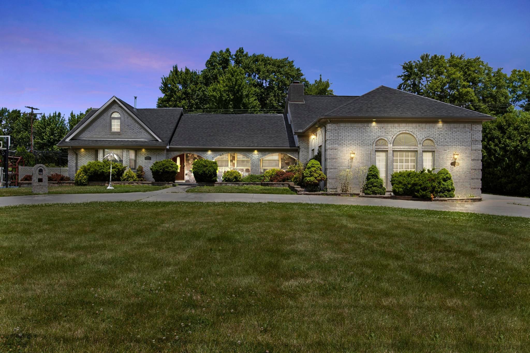 Cherry Hill Rd, Dearborn Heights, MI 48127
