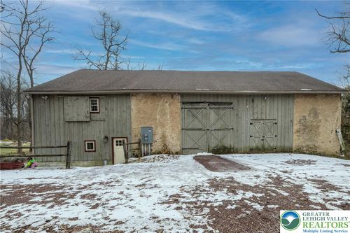 99 Old Company Rd, Barto, PA, 19504-9041 | Card Image