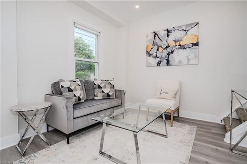 273 Britannia Ave, Hamilton, ON, L8H1X9 | Card Image