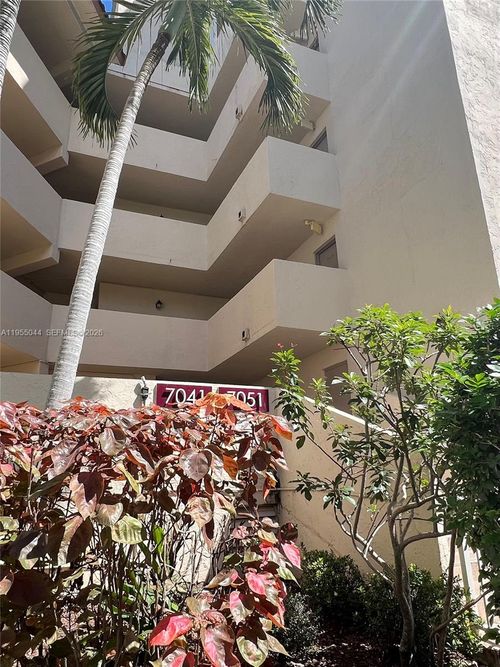 apt-332-7051 Environ Blvd, Lauderhill, FL, 33319-4210 | Card Image