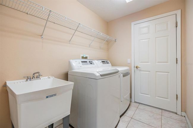 Walk-in laundry room | Image 20