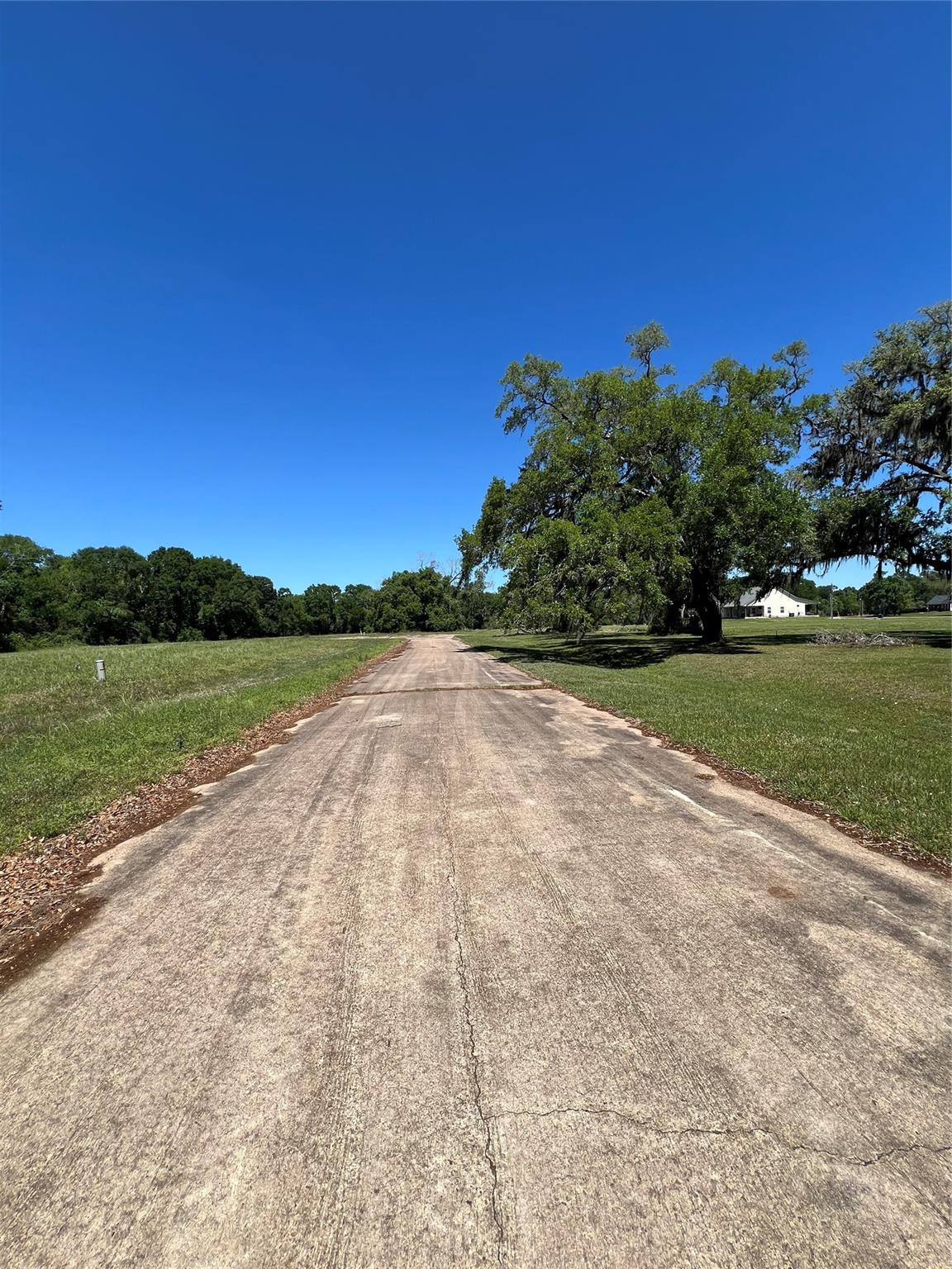 Land in Angleton
