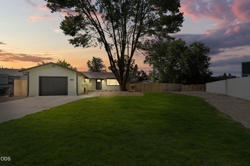 2417 Flanders St, White City, OR, 97503-1331 | Card Image