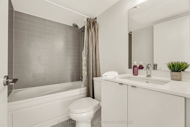 910 - 1461 Lawrence Ave W, Condo with 3 bedrooms, 3 bathrooms and null parking in Toronto ON | Image 20