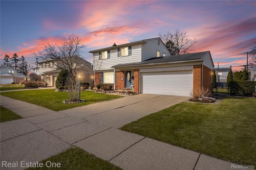 14061 Woodside St, Livonia, MI, 48154-5269 | Card Image