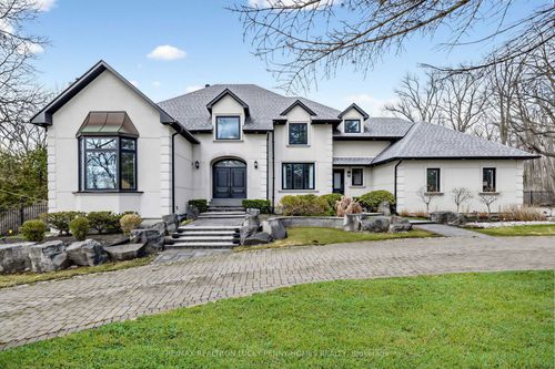 18 Walnut Glen Place, Markham, ON, L6C1A3 | Card Image