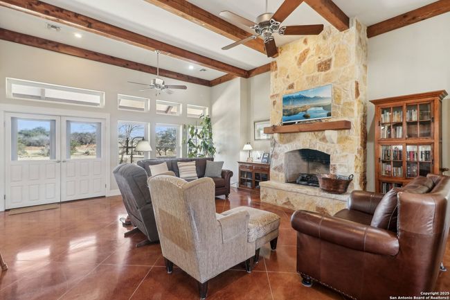 221 Cypress Estates Pkwy, House other with 3 bedrooms, 2 bathrooms and null parking in Ingram TX | Image 4