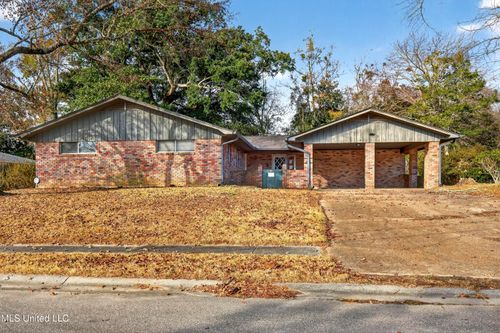 719 Holly Hills Dr, Biloxi, MS, 39532-4305 | Card Image