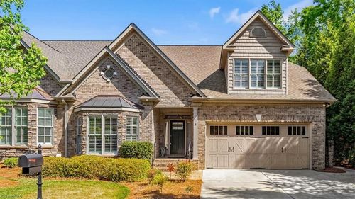 8 Blakeney Pl, Greensboro, NC, 27408-5142 | Card Image