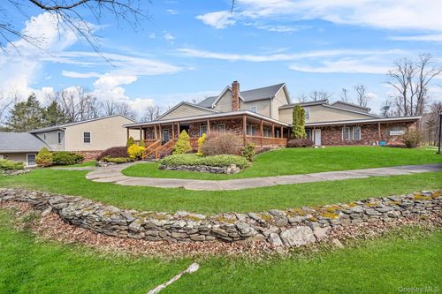 7-1-18 Willow Way, Rhinebeck, NY, 12572 | Card Image