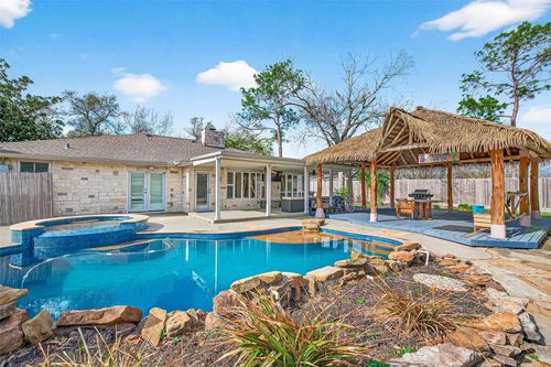 805 Camelot Ln, Friendswood, TX, 77546-3510 | Card Image