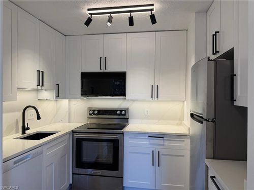 apt-303-2350 W 1st St, FORT MYERS, FL, 33901-2324 | Card Image