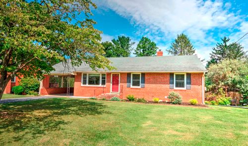 1061 Jefferson Ave, WAYNESBORO, VA, 22980-5526 | Card Image