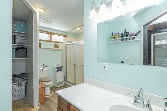 Main floor bathroom | Image 15