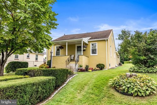 810 Montgomery Ave, PHOENIXVILLE, PA, 19460-4017 | Card Image