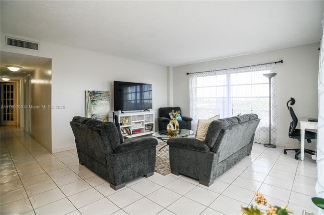 APT-601 - 4164 Inverrary Dr, Condo with 2 bedrooms, 2 bathrooms and null parking in Lauderhill FL | Image 12
