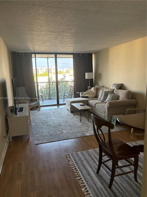 4040-17 Royal Palm Way, Boca Raton, FL, 33432-8758 | Card Image